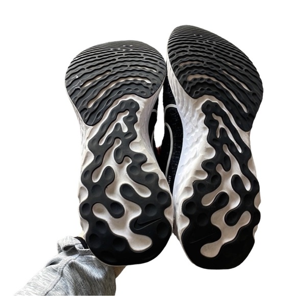 Nike React Flyknit running shoes - Picture 5 of 11